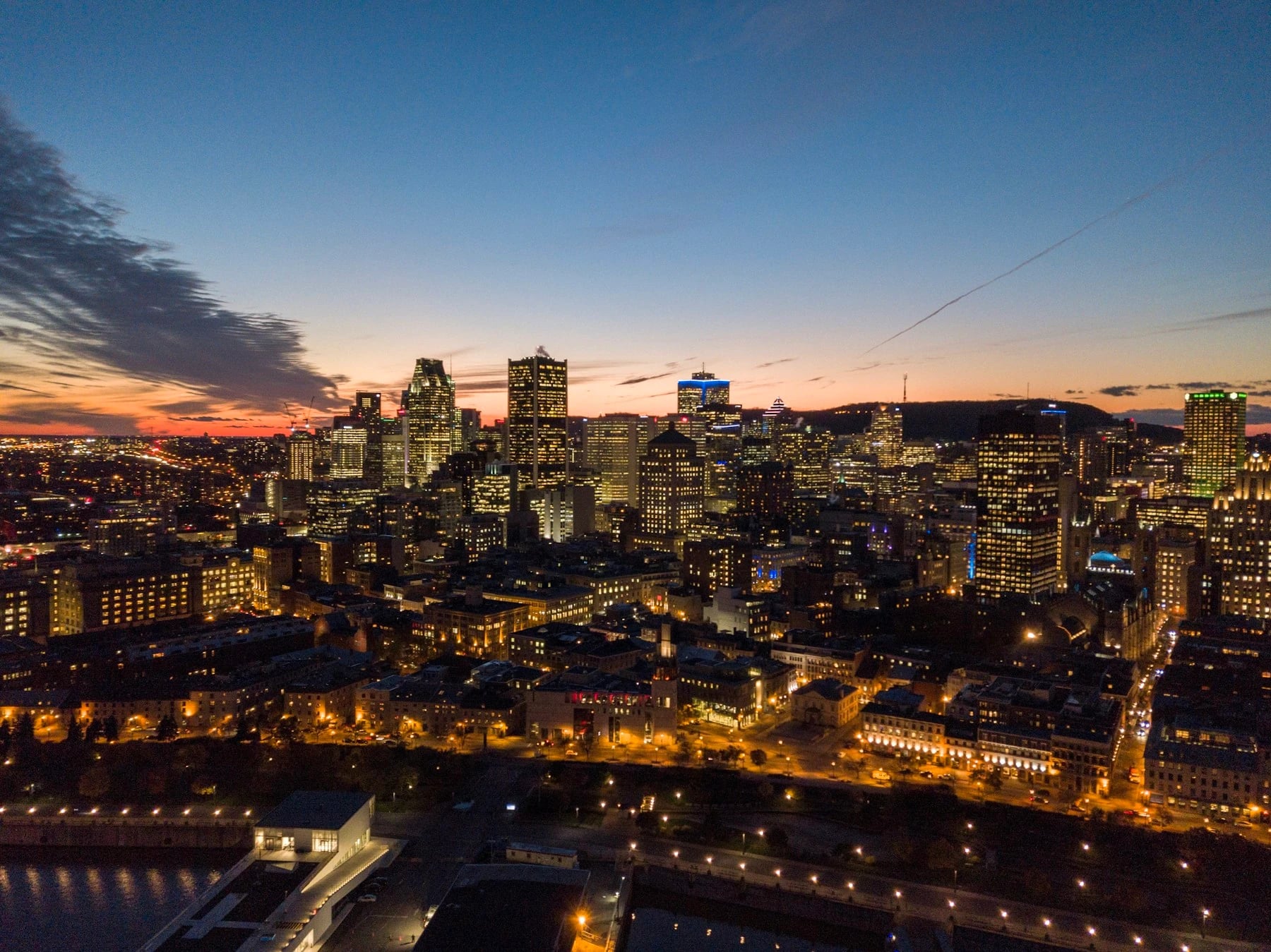 Downtown Montréal at dusk